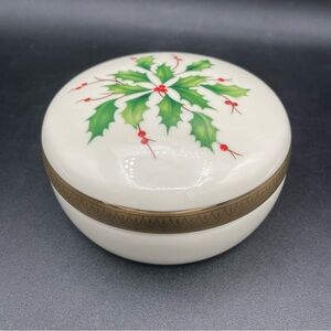 Lenox Holiday Round Trinket Box 3 7/8 inch Porcelain Dimension Collection
